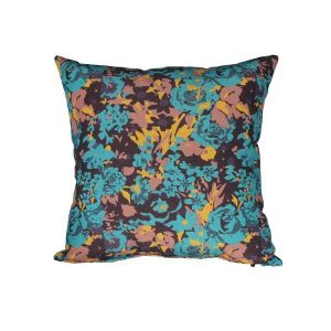 Jastuci su u dvorištu.