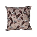 Zimski bacanje jastuka na otvorenom.